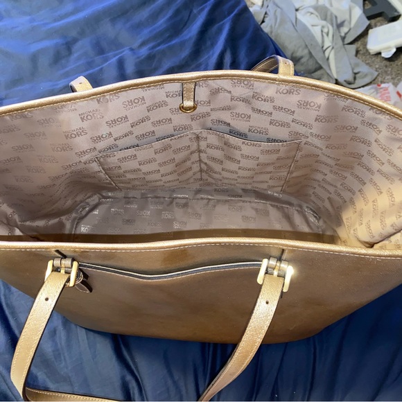EUC Michael kors gold XL tote bag - Picture 9 of 17